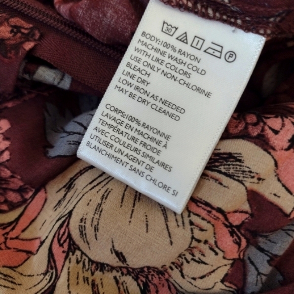 Urban Outfitters Kimchi Blue Burgundy Wine Anita Floral V-neck Romper Size 6 - Picture 3 of 8